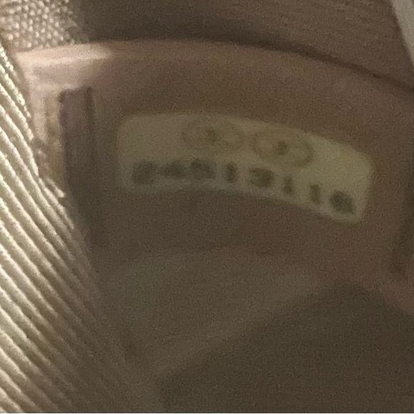 CHANEL AUTHENTIC, Chanel Medium Boy Bag - Picture 12 of 17